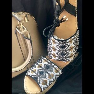 New Embezzled Sz10 Comfort View Sandals